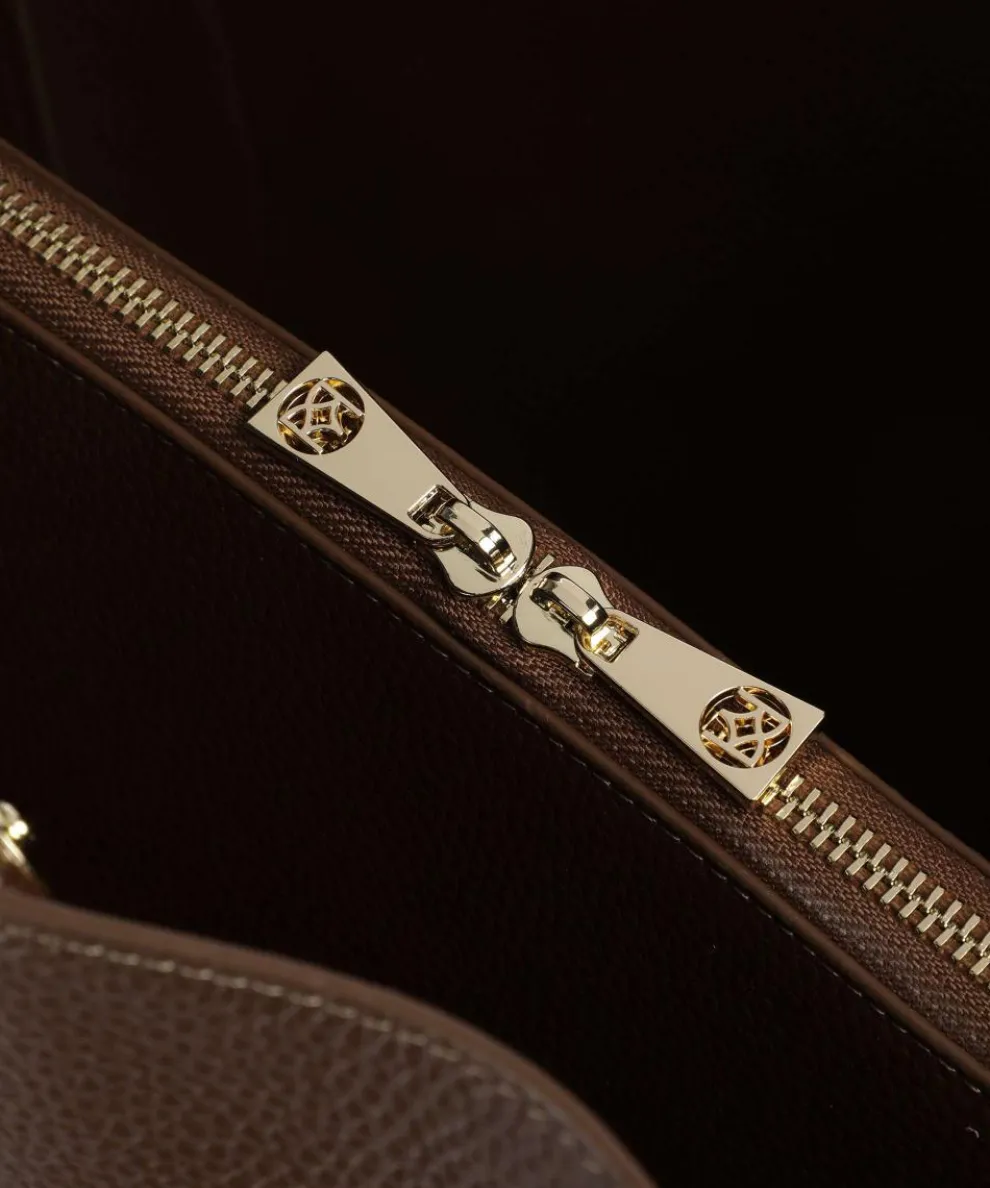 Ange Beuteltasche genarbtes Rindsleder braun