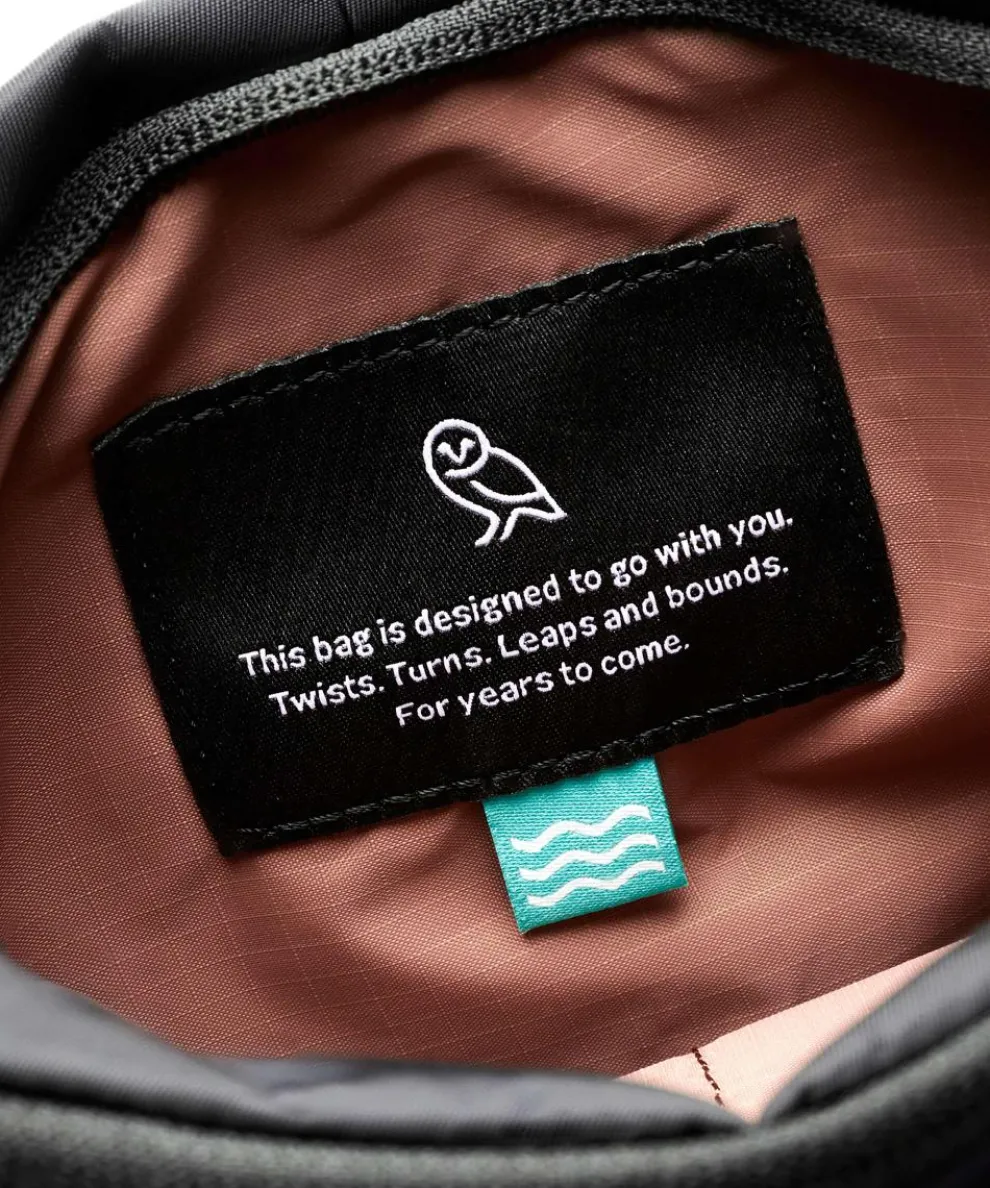 Laneway 3.5L Umhängetasche recyceltes Nylon schwarz