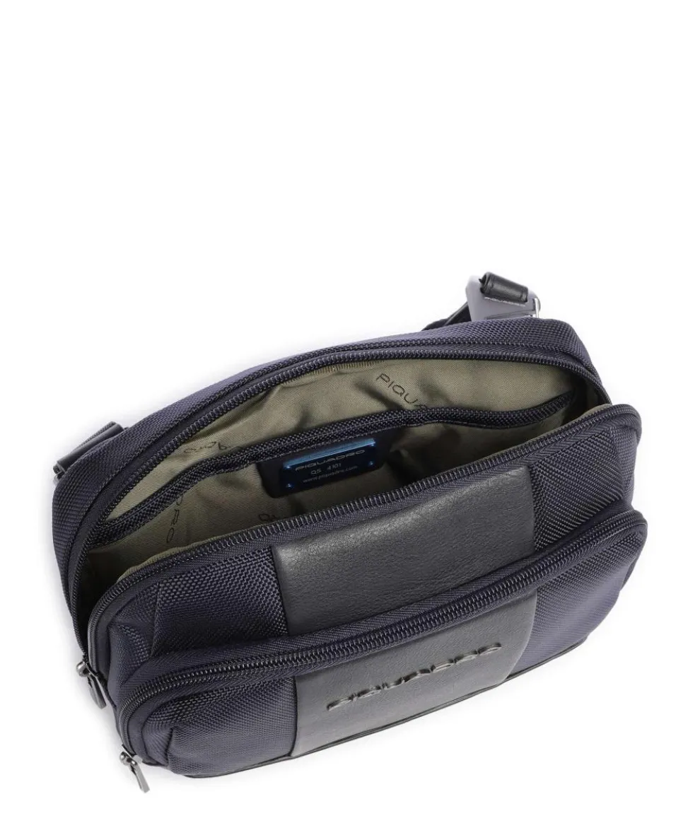 Brief Umhängetasche recyceltes Nylon navy